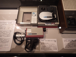 写真：最初期のポータブルビデオレコーダー