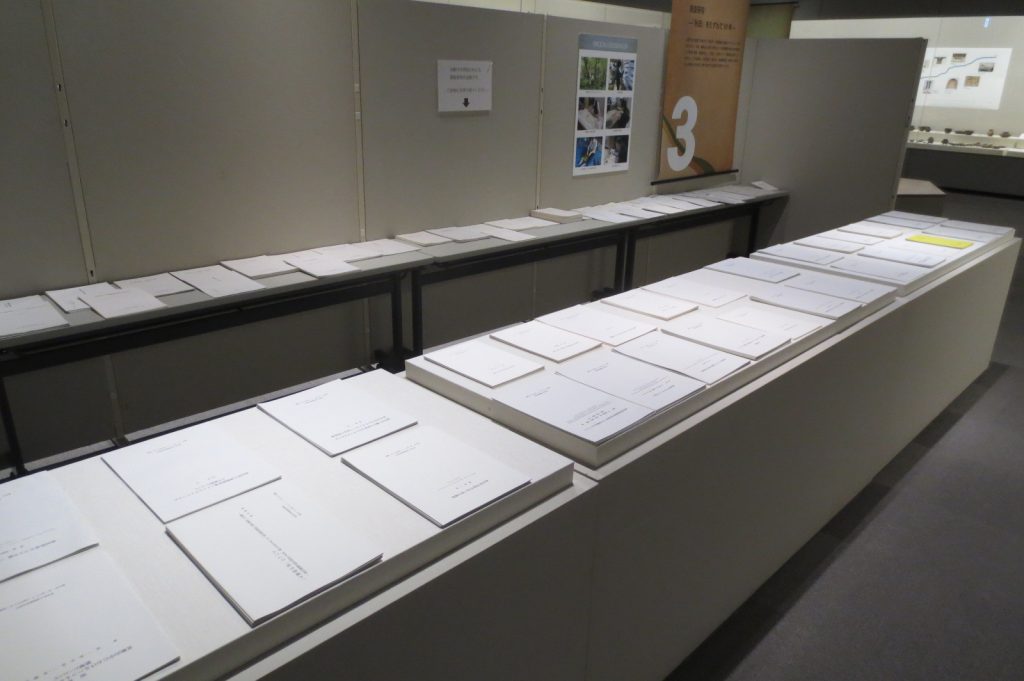 写真：展示風景　企画展　秋田県博50年のあゆみ