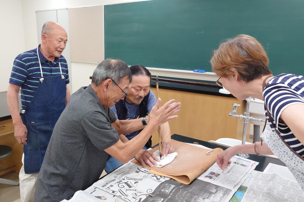 写真：友の会　考古ボランティア